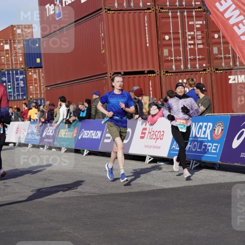 03.10.2025 - Köhlbrandbrückenlauf Michael Burmester http://msf.ph/oto/9020556 03.10.2025 10:21:29 Ziel 1252, 1483, 2053, 2137, 2143, 2164, 2174, 2210, 2255, 2439, 2622, 3259, 3535, 3536, 3537, 3538 meine-sportfotos.de