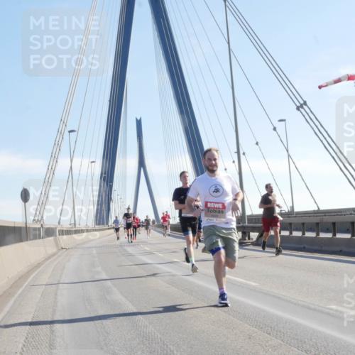 03.10.2025 - Köhlbrandbrückenlauf Matties Gatica Varas http://msf.ph/oto/9020562 03.10.2025 12:22:32 Position 1 5699 meine-sportfotos.de