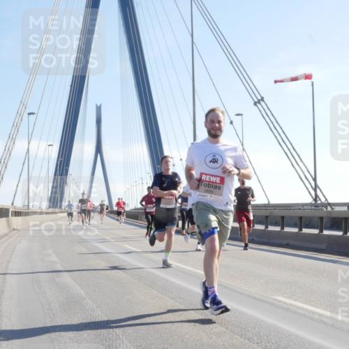 03.10.2025 - Köhlbrandbrückenlauf Matties Gatica Varas http://msf.ph/oto/9020565 03.10.2025 12:22:33 Position 1 5699 meine-sportfotos.de
