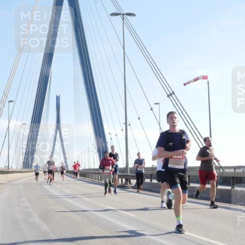 03.10.2025 - Köhlbrandbrückenlauf Matties Gatica Varas http://msf.ph/oto/9020571 03.10.2025 12:22:34 Position 1  meine-sportfotos.de