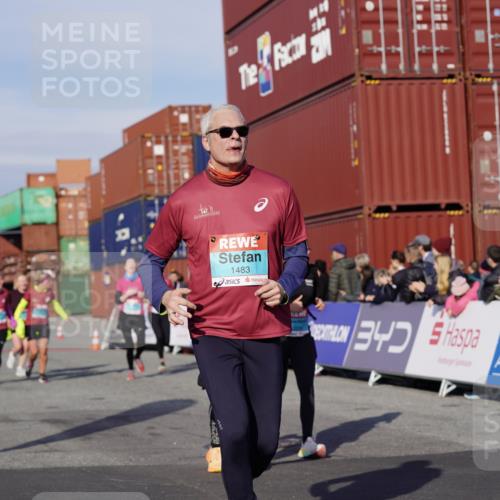 03.10.2025 - Köhlbrandbrückenlauf Michael Burmester http://msf.ph/oto/9020572 03.10.2025 10:21:30 Ziel 1252, 1483, 2053, 2137, 2143, 2164, 2174, 2210, 2255, 2439, 3535, 3536, 3537, 3538 meine-sportfotos.de