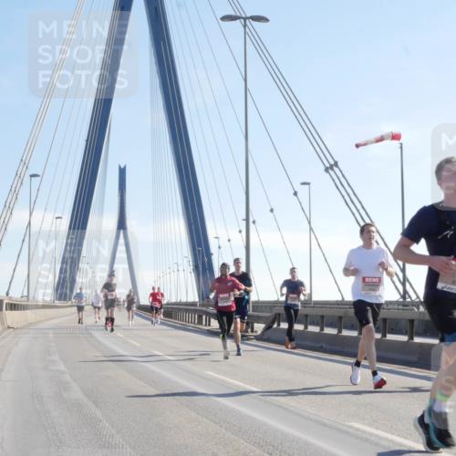 03.10.2025 - Köhlbrandbrückenlauf Matties Gatica Varas http://msf.ph/oto/9020573 03.10.2025 12:22:34 Position 1 6762 meine-sportfotos.de