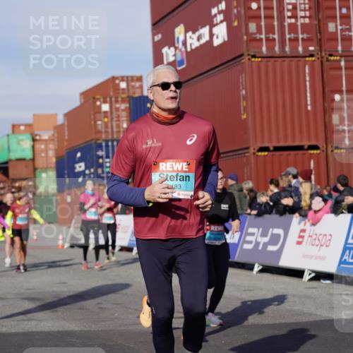 03.10.2025 - Köhlbrandbrückenlauf Michael Burmester http://msf.ph/oto/9020578 03.10.2025 10:21:30 Ziel 1252, 1483, 2053, 2137, 2143, 2164, 2174, 2210, 2255, 2439, 3535, 3536, 3537, 3538 meine-sportfotos.de