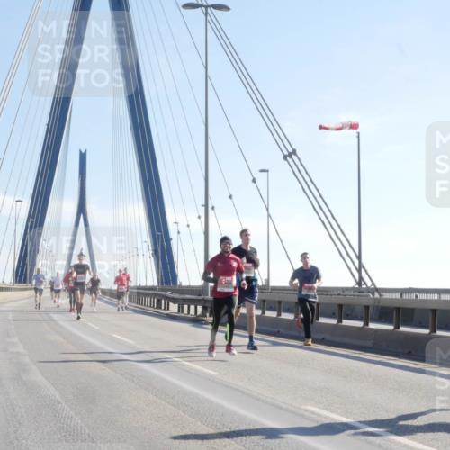 03.10.2025 - Köhlbrandbrückenlauf Matties Gatica Varas http://msf.ph/oto/9020580 03.10.2025 12:22:35 Position 1  meine-sportfotos.de