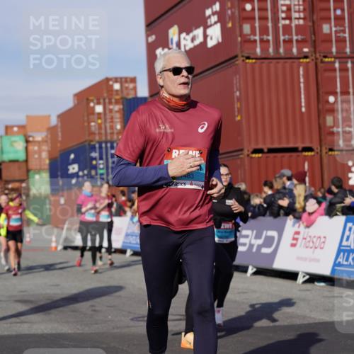 03.10.2025 - Köhlbrandbrückenlauf Michael Burmester http://msf.ph/oto/9020582 03.10.2025 10:21:30 Ziel 1252, 1483, 2053, 2137, 2143, 2164, 2174, 2210, 2255, 2439, 3535, 3536, 3537, 3538 meine-sportfotos.de