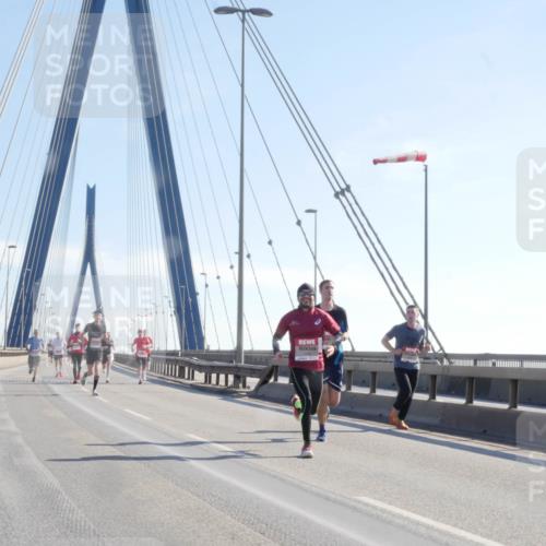 03.10.2025 - Köhlbrandbrückenlauf Matties Gatica Varas http://msf.ph/oto/9020583 03.10.2025 12:22:36 Position 1  meine-sportfotos.de