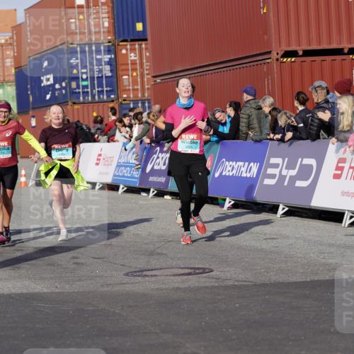 03.10.2025 - Köhlbrandbrückenlauf Michael Burmester http://msf.ph/oto/9020589 03.10.2025 10:21:32 Ziel 1483, 2143, 2164, 2174, 2194, 2255, 2439, 3535, 3536, 3537, 3538 meine-sportfotos.de
