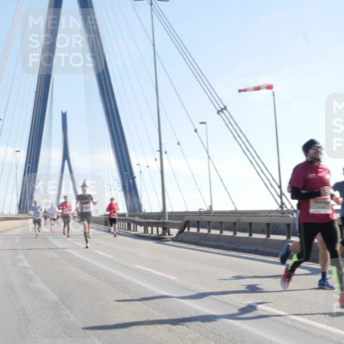 03.10.2025 - Köhlbrandbrückenlauf Matties Gatica Varas http://msf.ph/oto/9020590 03.10.2025 12:22:37 Position 1  meine-sportfotos.de