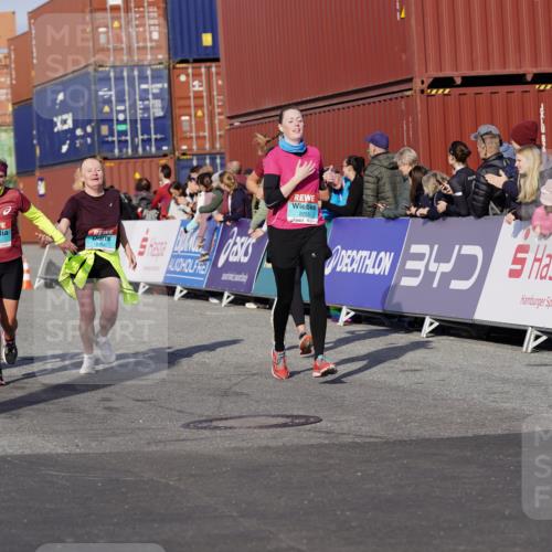 03.10.2025 - Köhlbrandbrückenlauf Michael Burmester http://msf.ph/oto/9020596 03.10.2025 10:21:32 Ziel 1483, 2143, 2164, 2174, 2194, 2255, 2439, 3535, 3536, 3537, 3538 meine-sportfotos.de