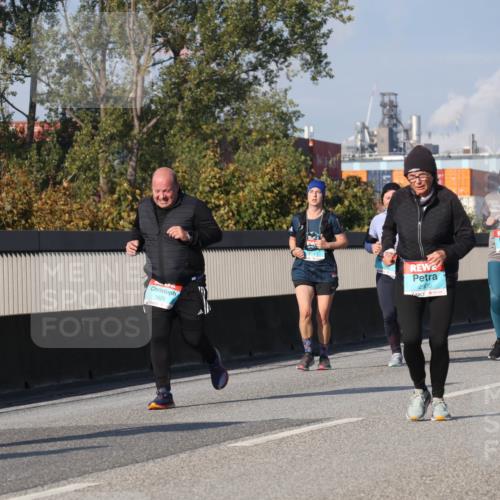 03.10.2025 - Köhlbrandbrückenlauf Luisa Fischer http://msf.ph/oto/9020600 03.10.2025 11:12:56 Position 3 1625, 2900, 2436 meine-sportfotos.de
