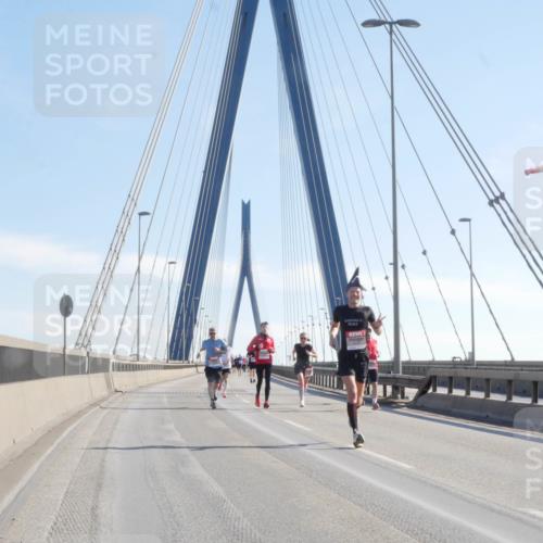 03.10.2025 - Köhlbrandbrückenlauf Matties Gatica Varas http://msf.ph/oto/9020602 03.10.2025 12:22:39 Position 1  meine-sportfotos.de