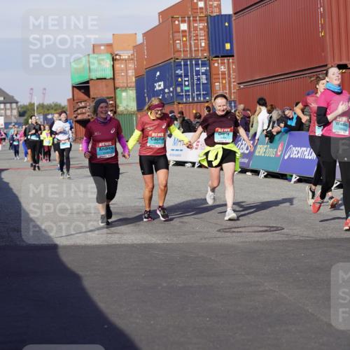 03.10.2025 - Köhlbrandbrückenlauf Michael Burmester http://msf.ph/oto/9020603 03.10.2025 10:21:33 Ziel 1483, 2143, 2164, 2174, 2194, 2255, 2439, 3535, 3536, 3537, 3538 meine-sportfotos.de