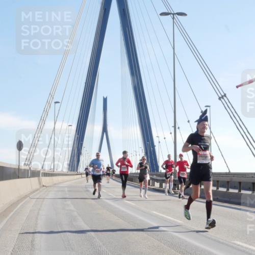 03.10.2025 - Köhlbrandbrückenlauf Matties Gatica Varas http://msf.ph/oto/9020609 03.10.2025 12:22:40 Position 1  meine-sportfotos.de