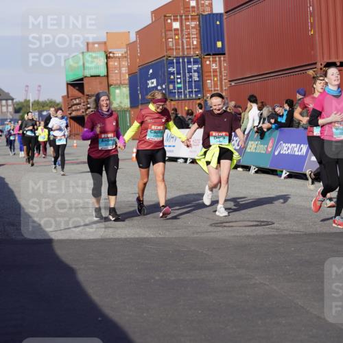 03.10.2025 - Köhlbrandbrückenlauf Michael Burmester http://msf.ph/oto/9020611 03.10.2025 10:21:33 Ziel 1483, 2143, 2164, 2174, 2194, 2255, 2439, 3535, 3536, 3537, 3538 meine-sportfotos.de