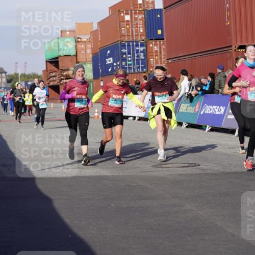 03.10.2025 - Köhlbrandbrückenlauf Michael Burmester http://msf.ph/oto/9020617 03.10.2025 10:21:33 Ziel 1483, 2143, 2164, 2174, 2194, 2255, 2439, 3535, 3536, 3537, 3538 meine-sportfotos.de