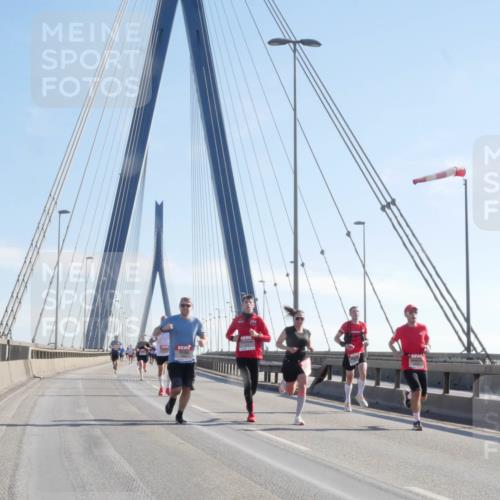 03.10.2025 - Köhlbrandbrückenlauf Matties Gatica Varas http://msf.ph/oto/9020619 03.10.2025 12:22:41 Position 1  meine-sportfotos.de