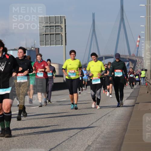 03.10.2025 - Köhlbrandbrückenlauf Luisa Fischer http://msf.ph/oto/9020621 03.10.2025 11:12:59 Position 3  meine-sportfotos.de
