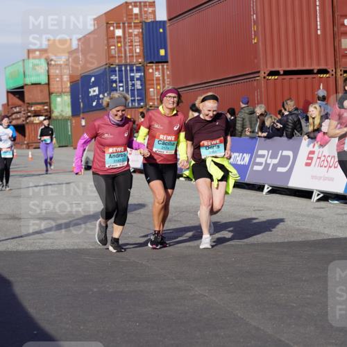 03.10.2025 - Köhlbrandbrückenlauf Michael Burmester http://msf.ph/oto/9020623 03.10.2025 10:21:34 Ziel 2016, 2097, 2143, 2164, 2174, 2194, 2255, 2439, 3536, 3537, 3538 meine-sportfotos.de
