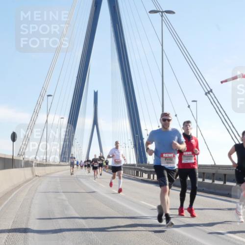 03.10.2025 - Köhlbrandbrückenlauf Matties Gatica Varas http://msf.ph/oto/9020630 03.10.2025 12:22:43 Position 1  meine-sportfotos.de