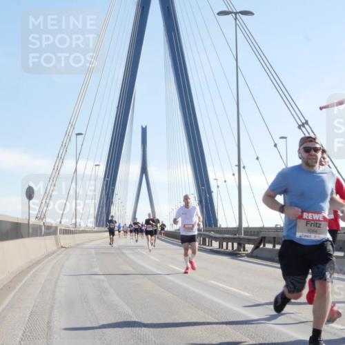 03.10.2025 - Köhlbrandbrückenlauf Matties Gatica Varas http://msf.ph/oto/9020633 03.10.2025 12:22:43 Position 1 4054 meine-sportfotos.de