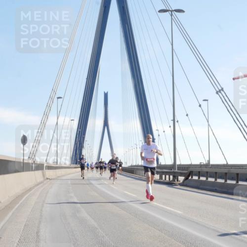 03.10.2025 - Köhlbrandbrückenlauf Matties Gatica Varas http://msf.ph/oto/9020637 03.10.2025 12:22:44 Position 1  meine-sportfotos.de