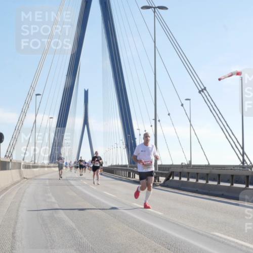 03.10.2025 - Köhlbrandbrückenlauf Matties Gatica Varas http://msf.ph/oto/9020640 03.10.2025 12:22:44 Position 1  meine-sportfotos.de