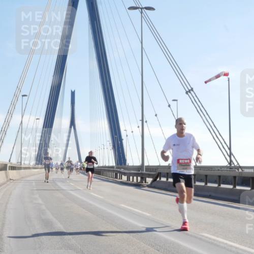 03.10.2025 - Köhlbrandbrückenlauf Matties Gatica Varas http://msf.ph/oto/9020646 03.10.2025 12:22:45 Position 1 4046 meine-sportfotos.de