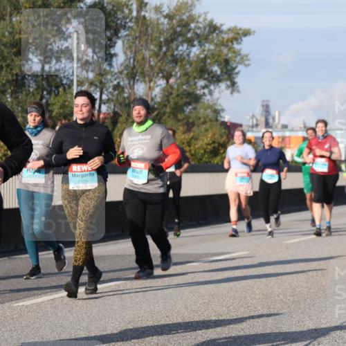 03.10.2025 - Köhlbrandbrückenlauf Luisa Fischer http://msf.ph/oto/9020657 03.10.2025 11:13:03 Position 3 6, 66, 2116, 2379 meine-sportfotos.de