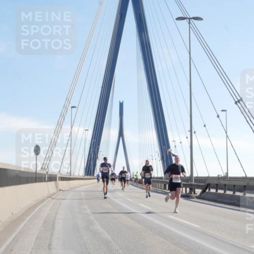 03.10.2025 - Köhlbrandbrückenlauf Matties Gatica Varas http://msf.ph/oto/9020658 03.10.2025 12:22:47 Position 1  meine-sportfotos.de