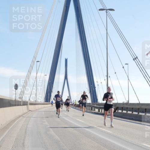 03.10.2025 - Köhlbrandbrückenlauf Matties Gatica Varas http://msf.ph/oto/9020662 03.10.2025 12:22:48 Position 1  meine-sportfotos.de