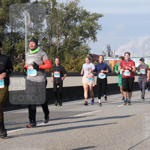 03.10.2025 - Köhlbrandbrückenlauf Luisa Fischer http://msf.ph/oto/9020663 03.10.2025 11:13:04 Position 3 2365, 2379, 2252 meine-sportfotos.de