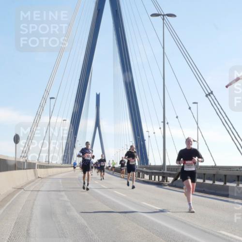 03.10.2025 - Köhlbrandbrückenlauf Matties Gatica Varas http://msf.ph/oto/9020664 03.10.2025 12:22:48 Position 1  meine-sportfotos.de