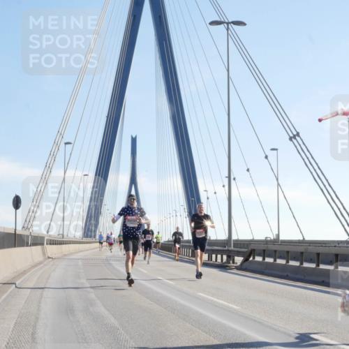 03.10.2025 - Köhlbrandbrückenlauf Matties Gatica Varas http://msf.ph/oto/9020670 03.10.2025 12:22:49 Position 1 4111 meine-sportfotos.de