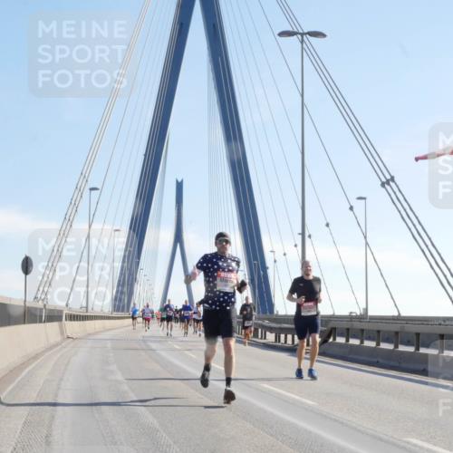 03.10.2025 - Köhlbrandbrückenlauf Matties Gatica Varas http://msf.ph/oto/9020675 03.10.2025 12:22:50 Position 1  meine-sportfotos.de