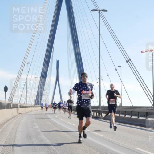 03.10.2025 - Köhlbrandbrückenlauf Matties Gatica Varas http://msf.ph/oto/9020677 03.10.2025 12:22:51 Position 1 6495 meine-sportfotos.de