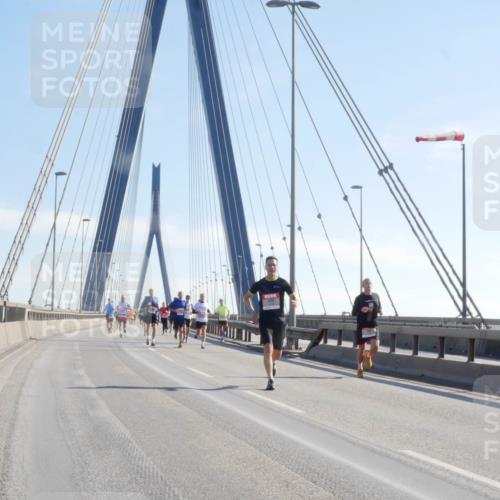03.10.2025 - Köhlbrandbrückenlauf Matties Gatica Varas http://msf.ph/oto/9020696 03.10.2025 12:22:53 Position 1 11111 meine-sportfotos.de