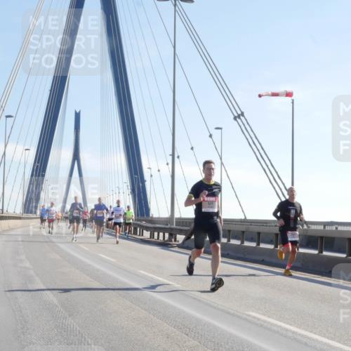 03.10.2025 - Köhlbrandbrückenlauf Matties Gatica Varas http://msf.ph/oto/9020704 03.10.2025 12:22:54 Position 1  meine-sportfotos.de