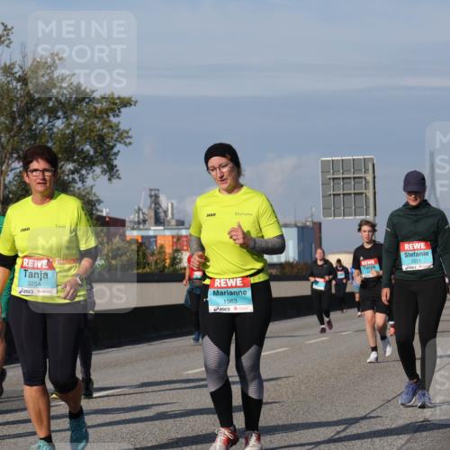 03.10.2025 - Köhlbrandbrückenlauf Luisa Fischer http://msf.ph/oto/9020705 03.10.2025 11:13:09 Position 3 2332, 3254, 1963, 2271 meine-sportfotos.de
