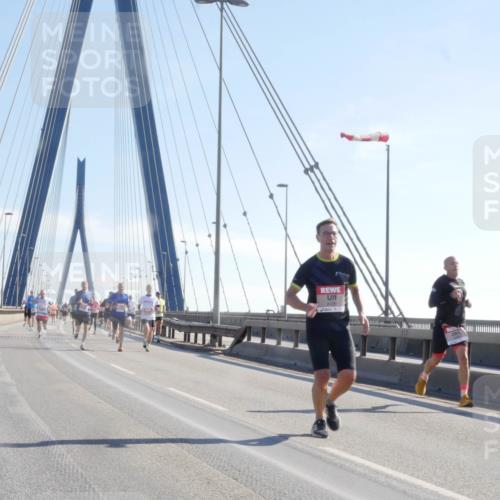03.10.2025 - Köhlbrandbrückenlauf Matties Gatica Varas http://msf.ph/oto/9020708 03.10.2025 12:22:55 Position 1  meine-sportfotos.de