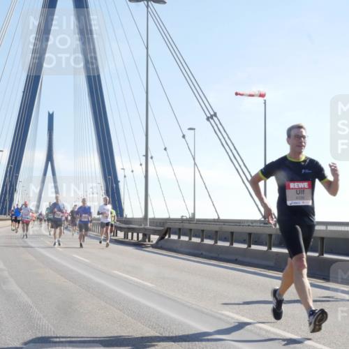 03.10.2025 - Köhlbrandbrückenlauf Matties Gatica Varas http://msf.ph/oto/9020711 03.10.2025 12:22:55 Position 1 4126 meine-sportfotos.de