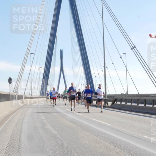 03.10.2025 - Köhlbrandbrückenlauf Matties Gatica Varas http://msf.ph/oto/9020720 03.10.2025 12:22:57 Position 1  meine-sportfotos.de