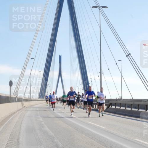 03.10.2025 - Köhlbrandbrückenlauf Matties Gatica Varas http://msf.ph/oto/9020724 03.10.2025 12:22:57 Position 1  meine-sportfotos.de