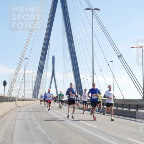 03.10.2025 - Köhlbrandbrückenlauf Matties Gatica Varas http://msf.ph/oto/9020726 03.10.2025 12:22:58 Position 1  meine-sportfotos.de
