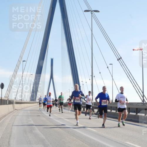 03.10.2025 - Köhlbrandbrückenlauf Matties Gatica Varas http://msf.ph/oto/9020727 03.10.2025 12:22:59 Position 1  meine-sportfotos.de