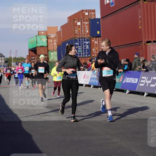 03.10.2025 - Köhlbrandbrückenlauf Michael Burmester http://msf.ph/oto/9020728 03.10.2025 10:21:40 Ziel 1049, 1467, 1740, 2016, 2022, 2097, 2164, 2194, 2235, 2309, 2439, 2524, 3570 meine-sportfotos.de