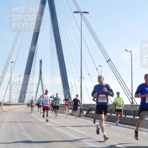 03.10.2025 - Köhlbrandbrückenlauf Matties Gatica Varas http://msf.ph/oto/9020734 03.10.2025 12:23:00 Position 1  meine-sportfotos.de