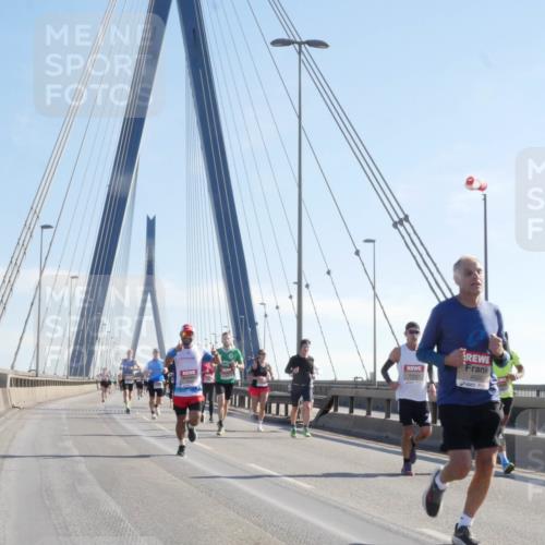 03.10.2025 - Köhlbrandbrückenlauf Matties Gatica Varas http://msf.ph/oto/9020736 03.10.2025 12:23:01 Position 1 4020 meine-sportfotos.de