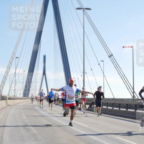 03.10.2025 - Köhlbrandbrückenlauf Matties Gatica Varas http://msf.ph/oto/9020741 03.10.2025 12:23:02 Position 1 1111 meine-sportfotos.de
