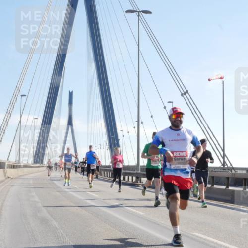 03.10.2025 - Köhlbrandbrückenlauf Matties Gatica Varas http://msf.ph/oto/9020750 03.10.2025 12:23:03 Position 1 9, 6325 meine-sportfotos.de