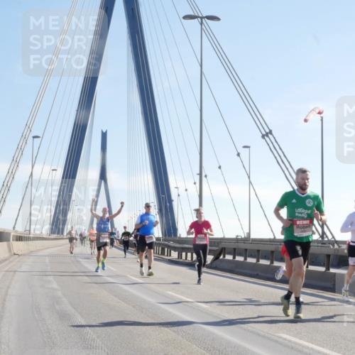 03.10.2025 - Köhlbrandbrückenlauf Matties Gatica Varas http://msf.ph/oto/9020758 03.10.2025 12:23:04 Position 1  meine-sportfotos.de